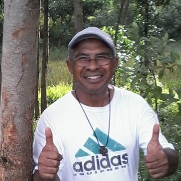 Madagascar, il parroco che pianta alberi per ogni famiglia