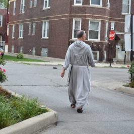 Chicago, vescovo ausiliare il frate del quartiere ghetto