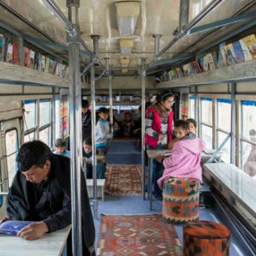Il bus-biblioteca per i bambini di Kabul