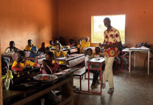 Bambini in una classe in Guinea-Bissau