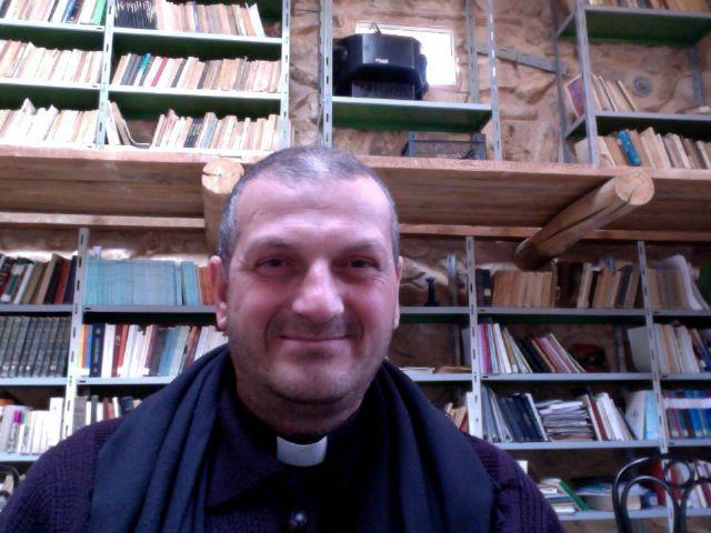 Padre Mourad, dalle catene dell’Isis alla cattedra di Homs