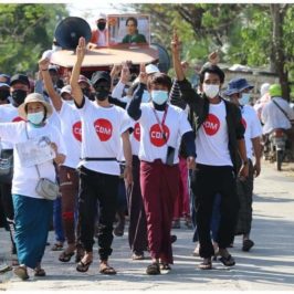 «Il Myanmar che protesta con il volto della dignità»