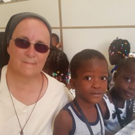 Haiti, suor Marcella: situazione “terrificante”. Violenze, esecuzioni e stupri stile Isis