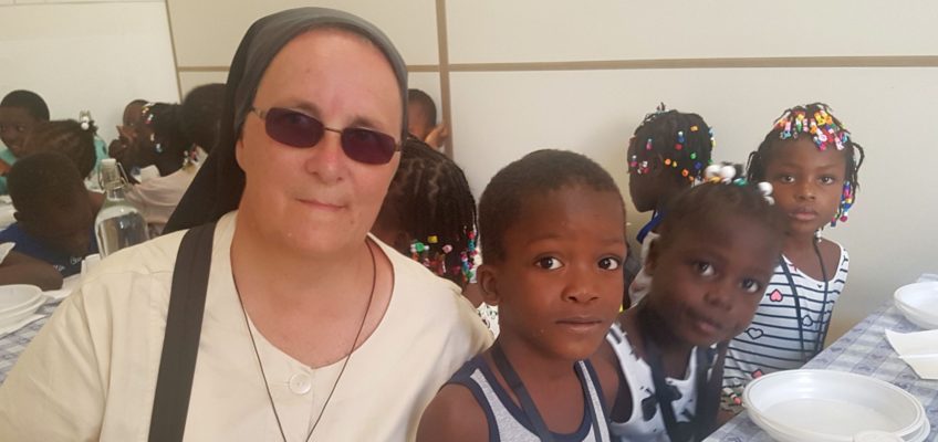 Haiti, suor Marcella: situazione “terrificante”. Violenze, esecuzioni e stupri stile Isis