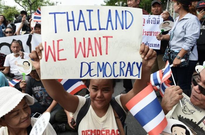 Non solo Myanmar: la Thailandia da mesi in piazza contro i generali