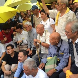 Hong Kong un anno dopo: Zen di nuovo in piazza
