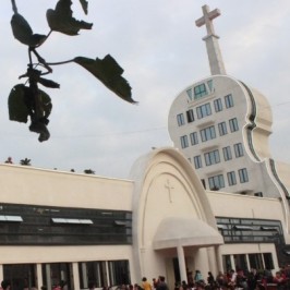 In Cina una chiesa a forma di violino
