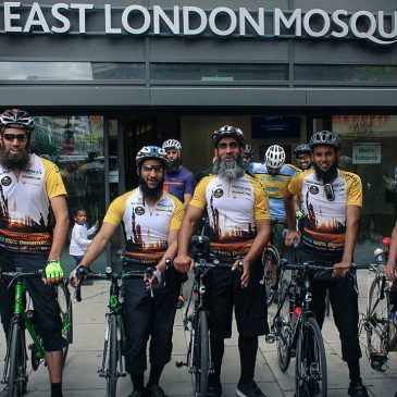 Per Allah e la Siria: in bicicletta da Londra a Medina