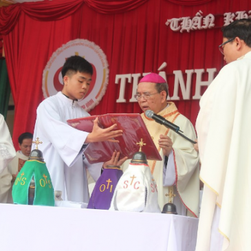 Prima Messa del Crisma per alcuni cattolici vietnamiti