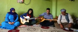 La cantautrice in lingua curda Nudem Durak