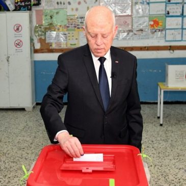La Tunisia vota la Costituzione dell’uomo solo al comando