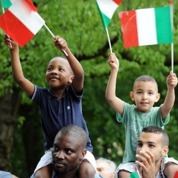 Stranieri in Italia: più regolari, più studenti, più lavoratori