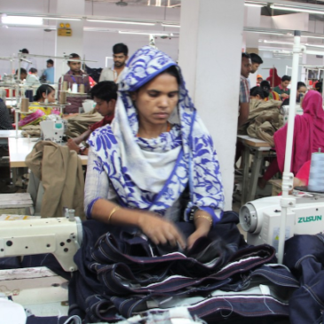 Bangladesh, migliaia di licenziamenti nel tessile